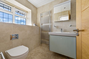 En-suite- click for photo gallery